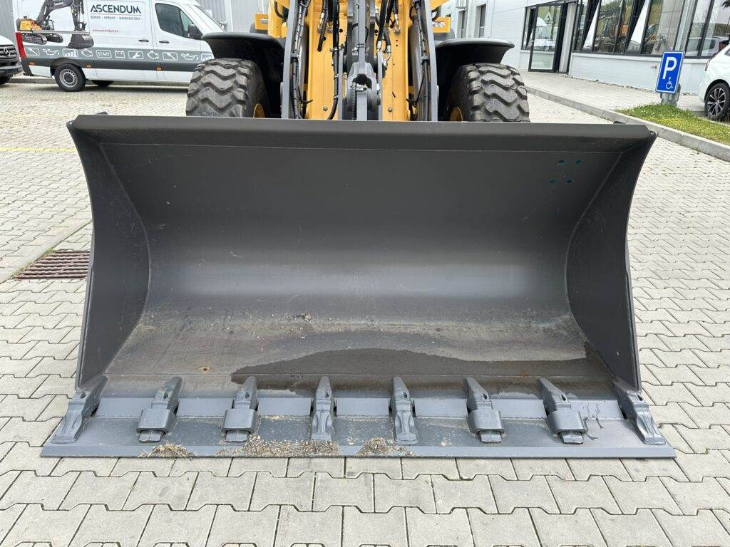 Wheel loader Volvo L45HS: picture 23