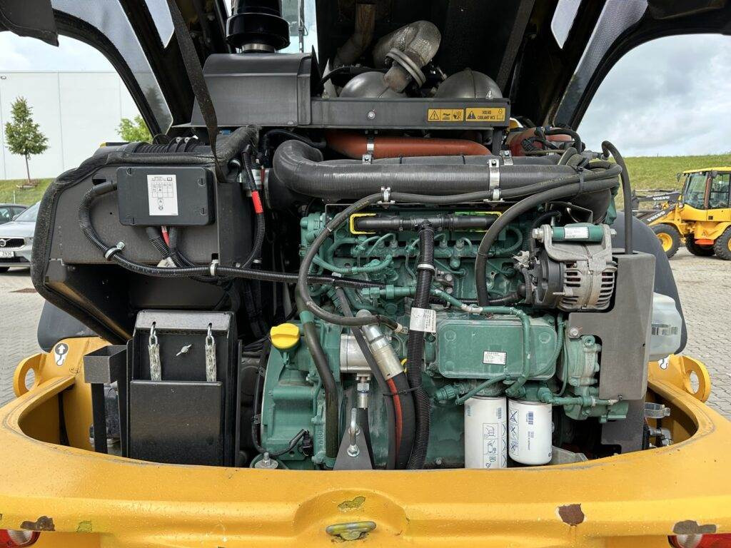 Wheel loader Volvo L45HS: picture 8
