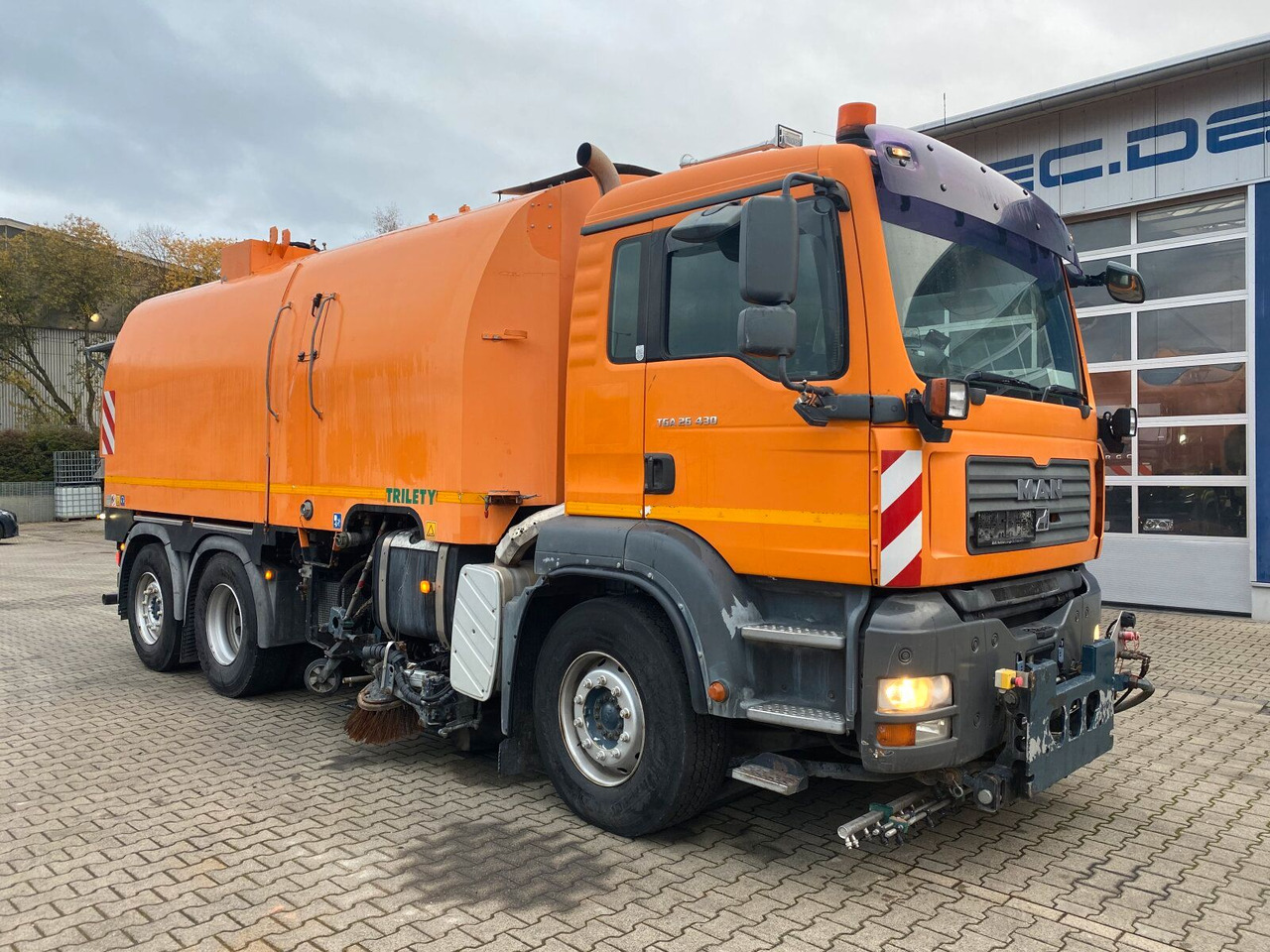 MAN TGA 26.430 6x2-2 LL - Cab chassis truck: picture 1 MAN TGA 26.430 6x2-2 LL - Cab chassis truck: picture 1