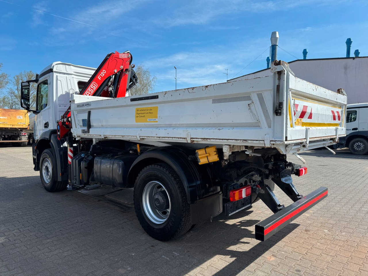 Mercedes-Benz AROCS 1832 4x2 Euro 6 Kipper Kran FASSI F120FB - Crane truck: picture 5 Mercedes-Benz AROCS 1832 4x2 Euro 6 Kipper Kran FASSI F120FB - Crane truck: picture 5