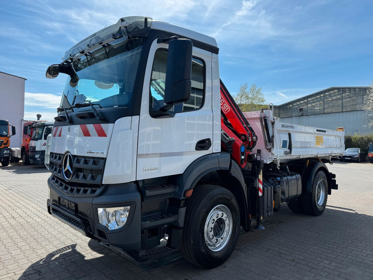 Mercedes-Benz AROCS 1832 4x2 Euro 6 Kipper Kran FASSI F120FB - Crane truck: picture 2 Mercedes-Benz AROCS 1832 4x2 Euro 6 Kipper Kran FASSI F120FB - Crane truck: picture 2