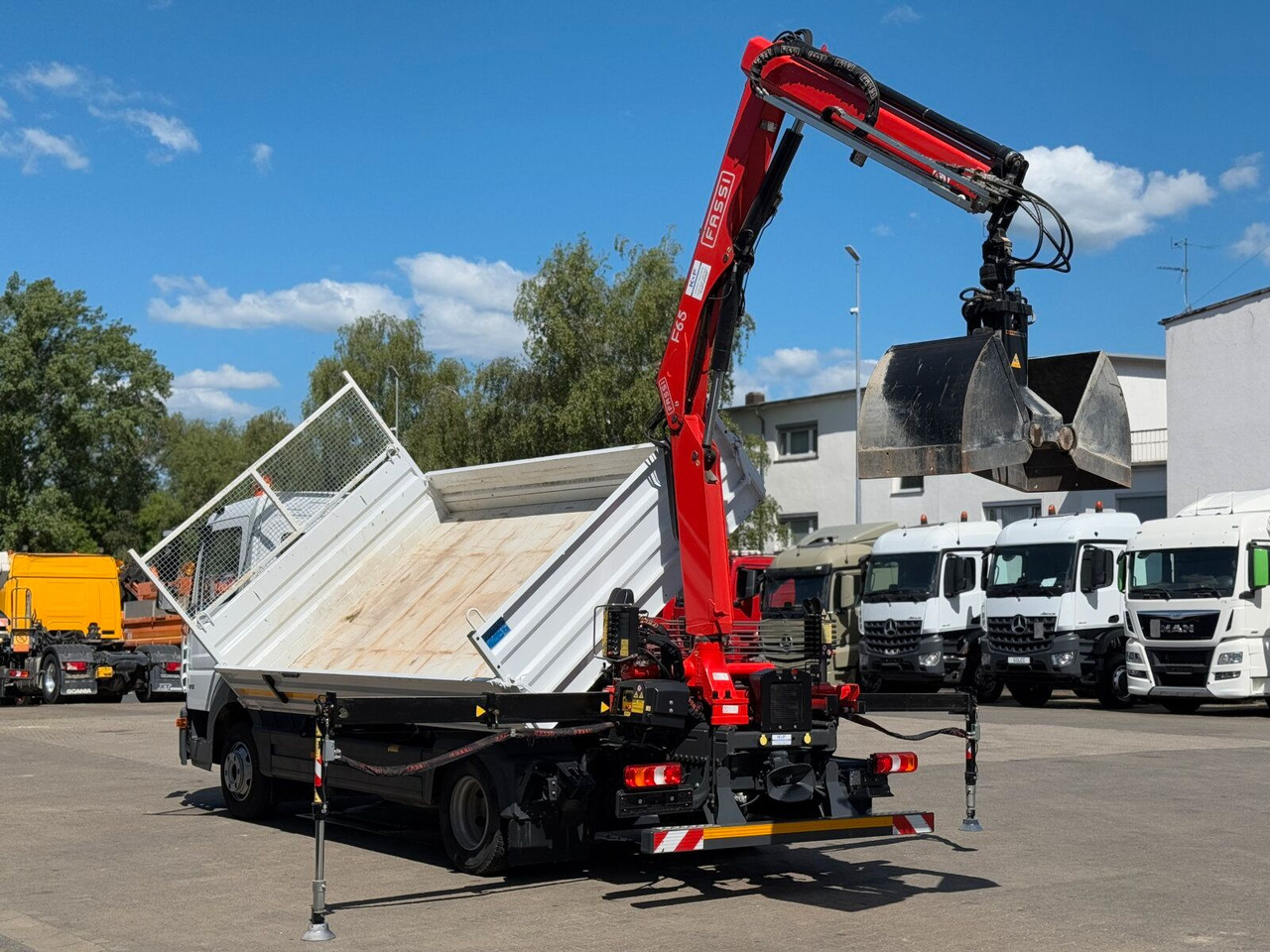 Lease a  Mercedes-Benz ATEGO 818 4x2 Euro 6 Kipper Kran FASSI F65B.0.22 Mercedes-Benz ATEGO 818 4x2 Euro 6 Kipper Kran FASSI F65B.0.22: picture 10