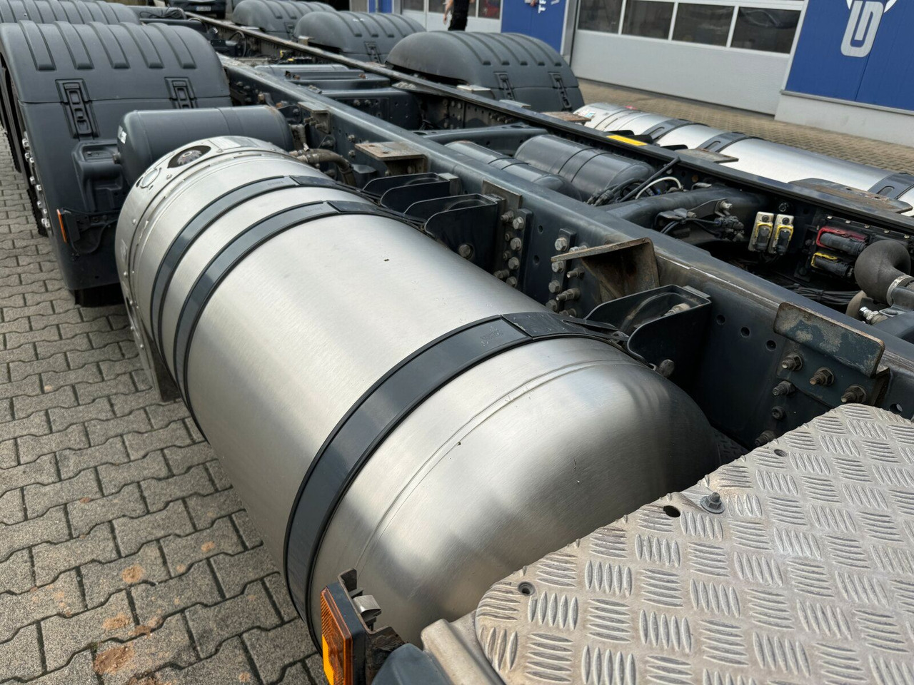 Cab chassis truck, Crane truck Scania G 410 B8x2*6 NB LNG Fahrgestell Nebenantrieb: picture 11