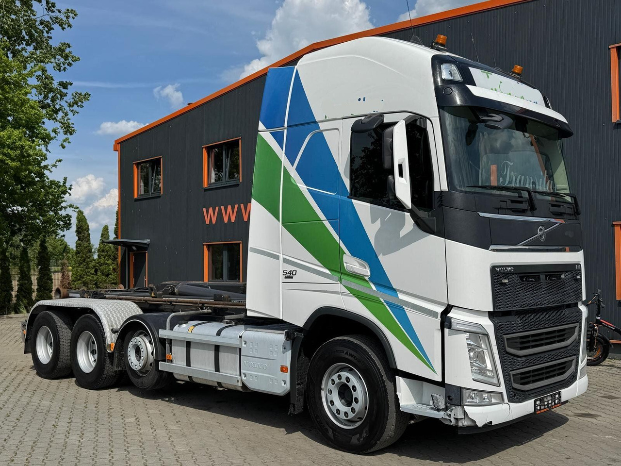 Volvo FH 540 8x4 Abrollkipper MEILLER RK 26.67 - Hook lift truck: picture 1 Volvo FH 540 8x4 Abrollkipper MEILLER RK 26.67 - Hook lift truck: picture 1
