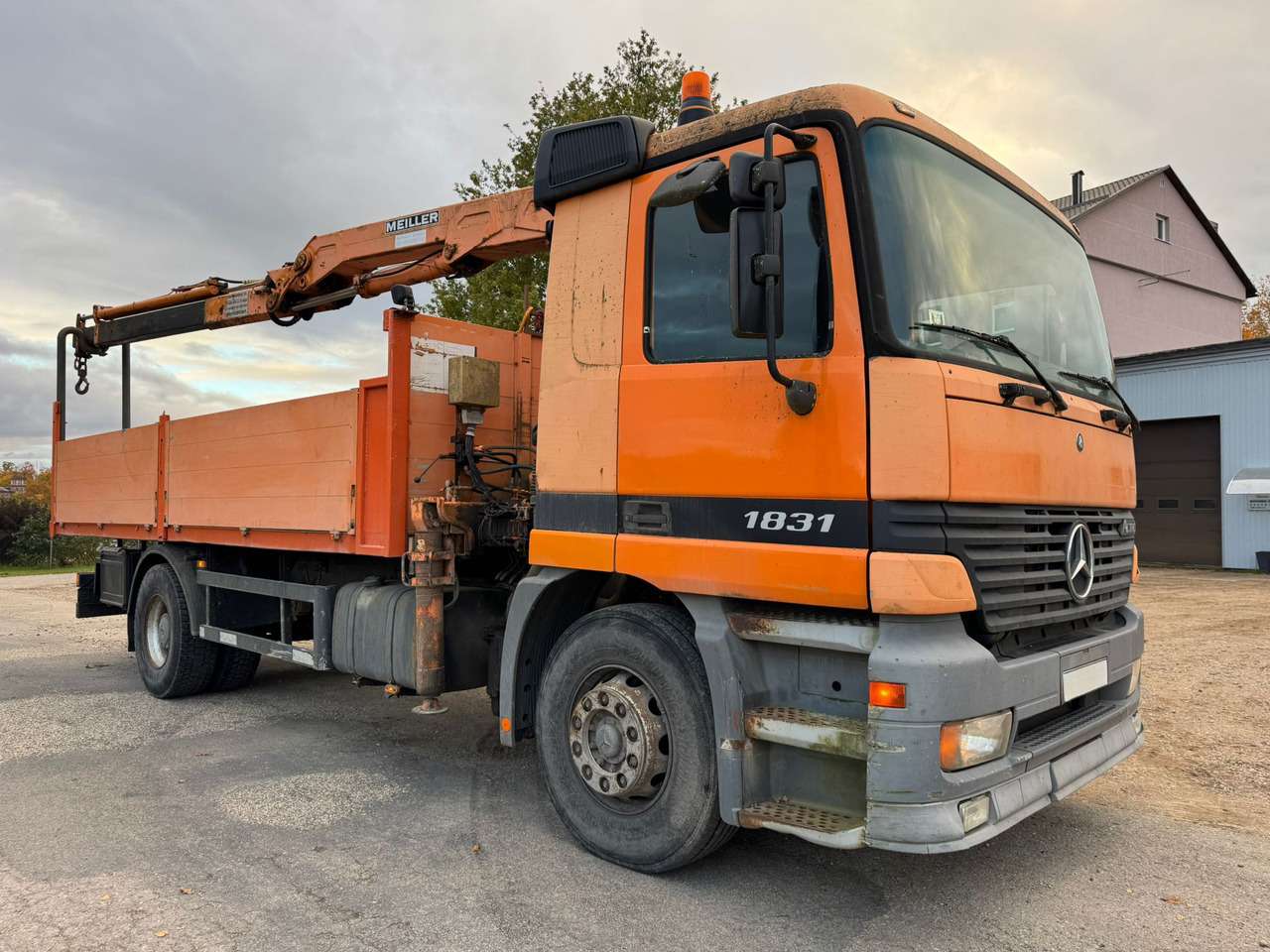 MERCEDES-BENZ 1831 - Dropside/ Flatbed truck: picture 1 MERCEDES-BENZ 1831 - Dropside/ Flatbed truck: picture 1