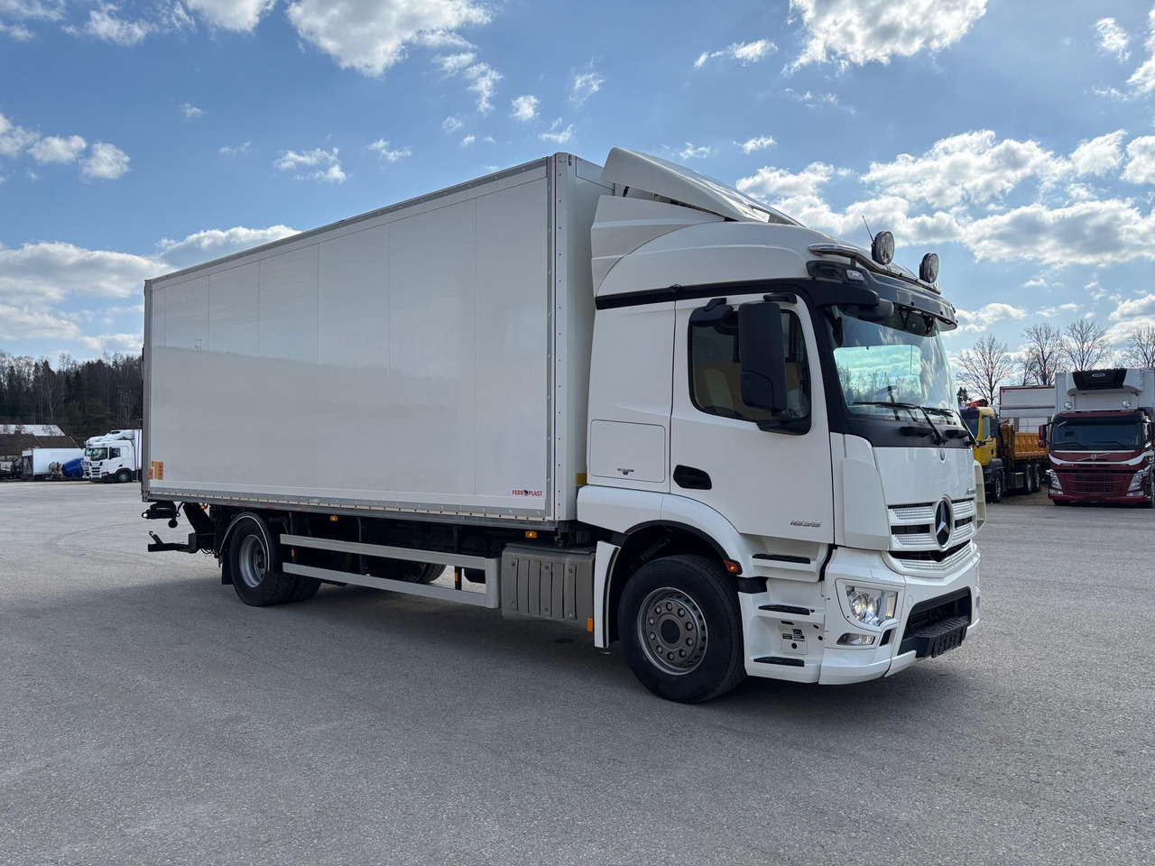 MERCEDES-BENZ ACTROS 1835 - Box truck: picture 1 MERCEDES-BENZ ACTROS 1835 - Box truck: picture 1