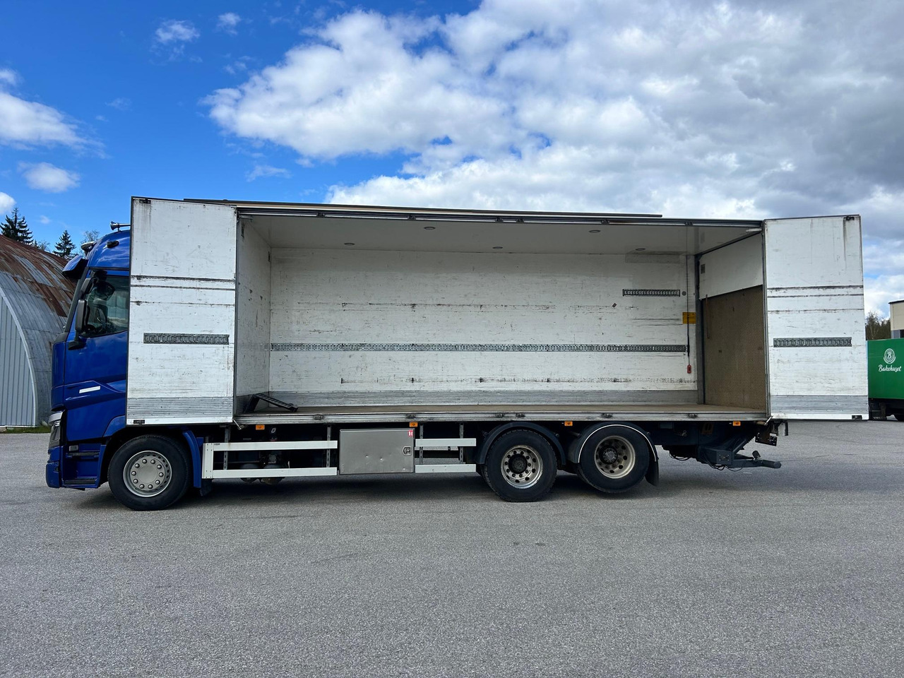 Box truck RENAULT T520: picture 10