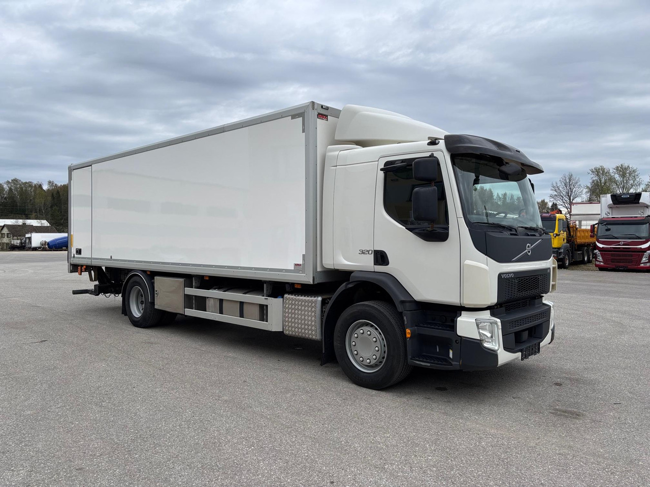 VOLVO FE320 - Box truck: picture 1 VOLVO FE320 - Box truck: picture 1