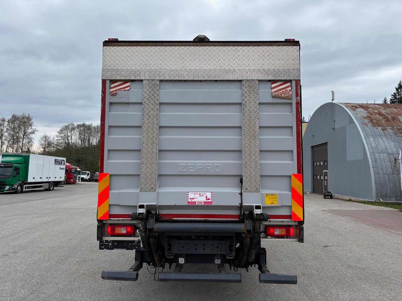 VOLVO FE320 - Box truck: picture 5 VOLVO FE320 - Box truck: picture 5