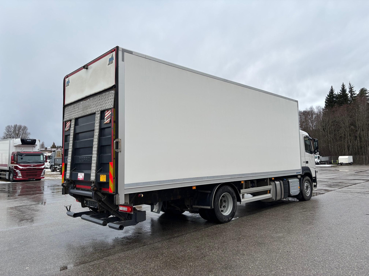 VOLVO FM330 - Refrigerator truck: picture 5 VOLVO FM330 - Refrigerator truck: picture 5