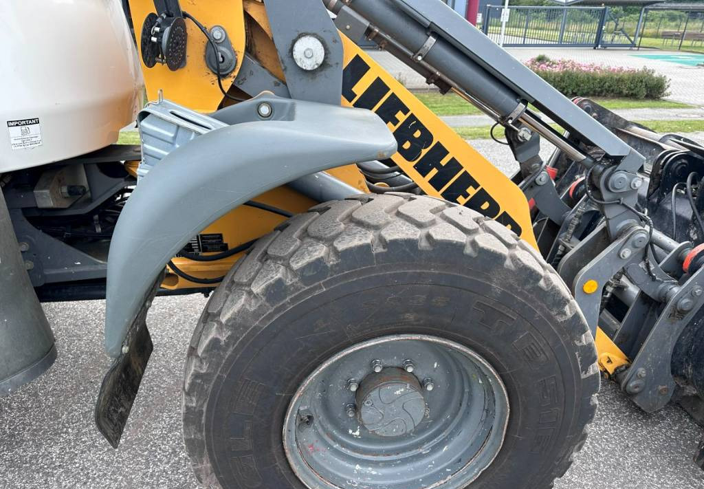 Wheel loader Liebherr L 514 Stereo +30 Kmh Klima 3er Kreis Greifschaufel: picture 32 Wheel loader Liebherr L 514 Stereo +30 Kmh Klima 3er Kreis Greifschaufel: picture 32