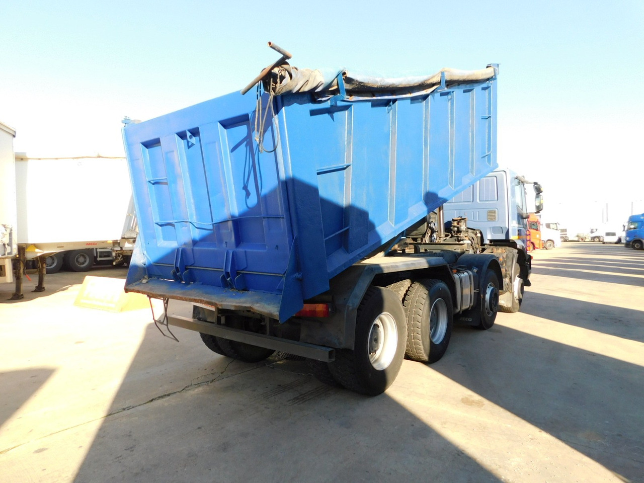 Iveco Trakker ad410t45 - Tipper: picture 3 Iveco Trakker ad410t45 - Tipper: picture 3