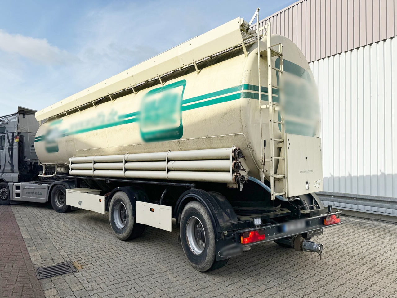 Silo semi-trailer 97WSL 33-24 Siloauflieger Welgro 97WSL 33-24 Siloauflieger, Lenkachse, 8 Kammern, ca. 51m³: picture 8 Silo semi-trailer 97WSL 33-24 Siloauflieger Welgro 97WSL 33-24 Siloauflieger, Lenkachse, 8 Kammern, ca. 51m³: picture 8