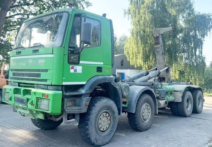 Euro Tech 410EH42 8x8 Euro Tech 410EH42 8x8, Abrollkipper - Hook lift truck: picture 3 Euro Tech 410EH42 8x8 Euro Tech 410EH42 8x8, Abrollkipper - Hook lift truck: picture 3