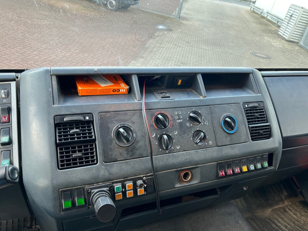 MAN 14.225 LAK 4x4 BB Doka 14.225 LAK 4x4 BB Doka, Winterdienstausstattung - Tipper: picture 4 MAN 14.225 LAK 4x4 BB Doka 14.225 LAK 4x4 BB Doka, Winterdienstausstattung - Tipper: picture 4
