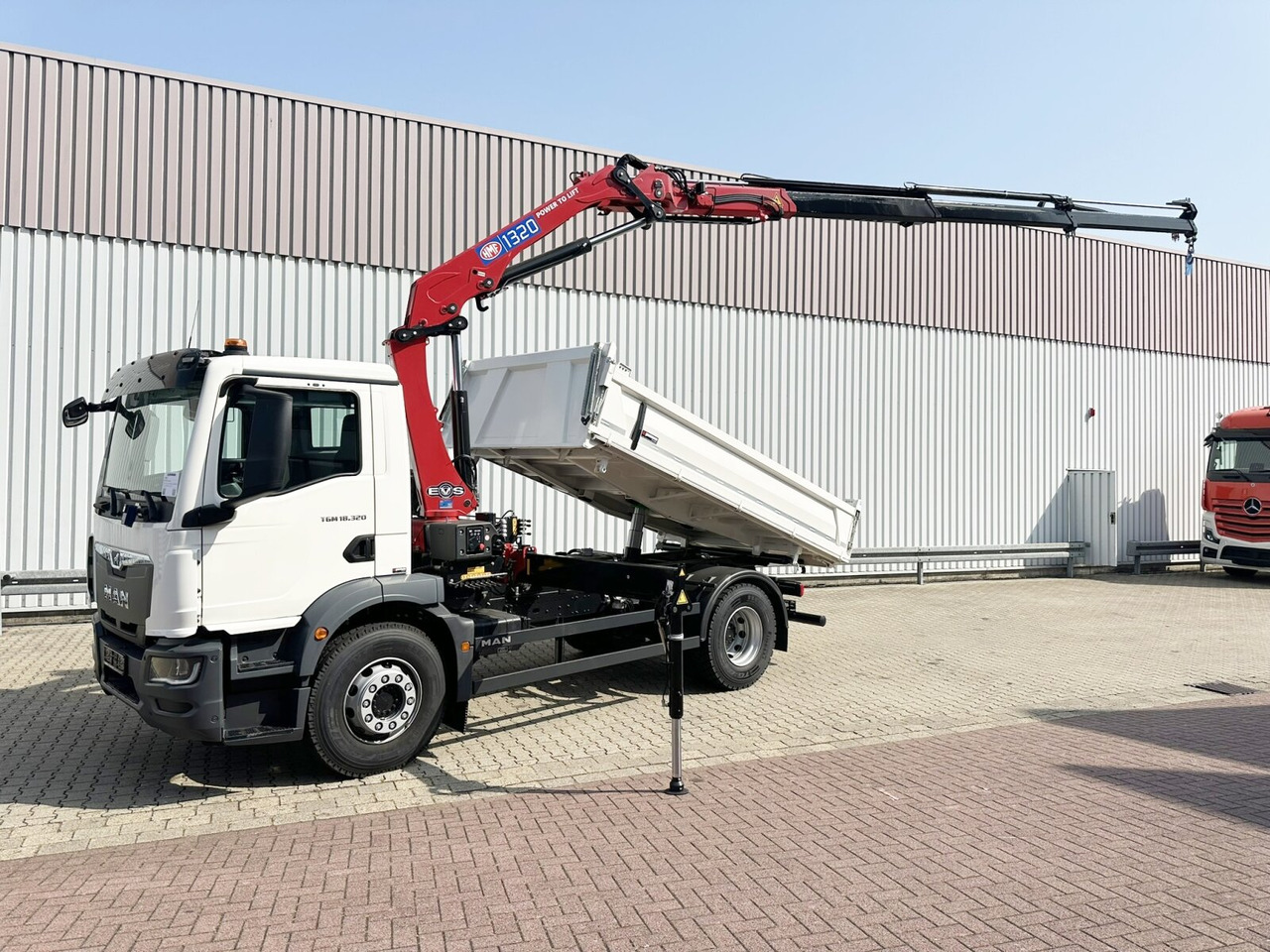 MAN TGM 18.320 4x2 TGM 18.320 4x2, Kran HMF 1320 K3, Funk - Tipper, Crane truck: picture 1 MAN TGM 18.320 4x2 TGM 18.320 4x2, Kran HMF 1320 K3, Funk - Tipper, Crane truck: picture 1