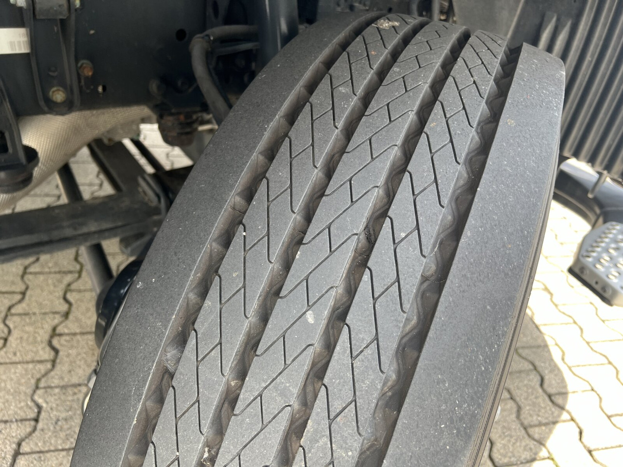 MAN TGS 26.320 6X2-4 BL TGS 26.320 6X2-4 BL, Lenk-/Liftachse, Rechtslenker, Export Only! - Cab chassis truck: picture 4 MAN TGS 26.320 6X2-4 BL TGS 26.320 6X2-4 BL, Lenk-/Liftachse, Rechtslenker, Export Only! - Cab chassis truck: picture 4