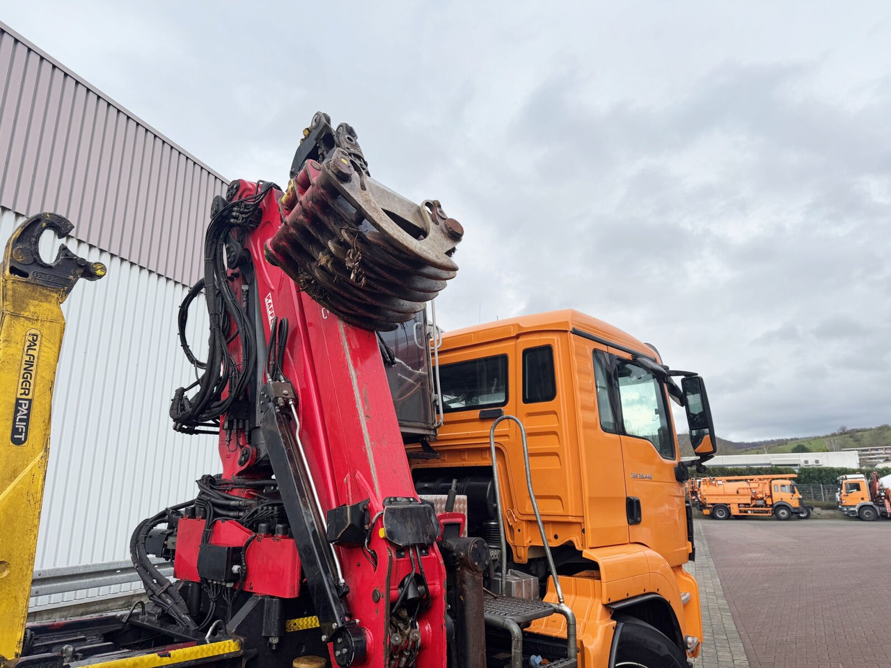 Hook lift truck, Crane truck MAN TGS 26.440 6x2-4 BL TGS 26.440 6x2-4 BL, Lenk-/Liftachse, Krankabine, Kran Epsilon Q150Z96: picture 11