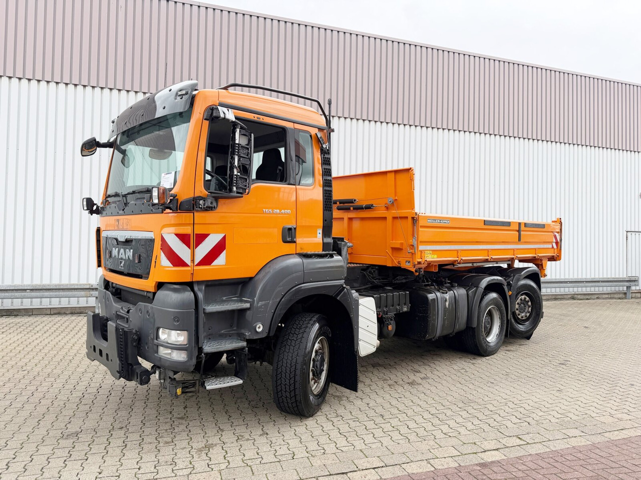 MAN TGS 28.400 6x4-4 BL TGS 28.400 6x4-4 BL, EEV, Lenk-/Liftachse, Wechselsystem - Tipper: picture 1 MAN TGS 28.400 6x4-4 BL TGS 28.400 6x4-4 BL, EEV, Lenk-/Liftachse, Wechselsystem - Tipper: picture 1
