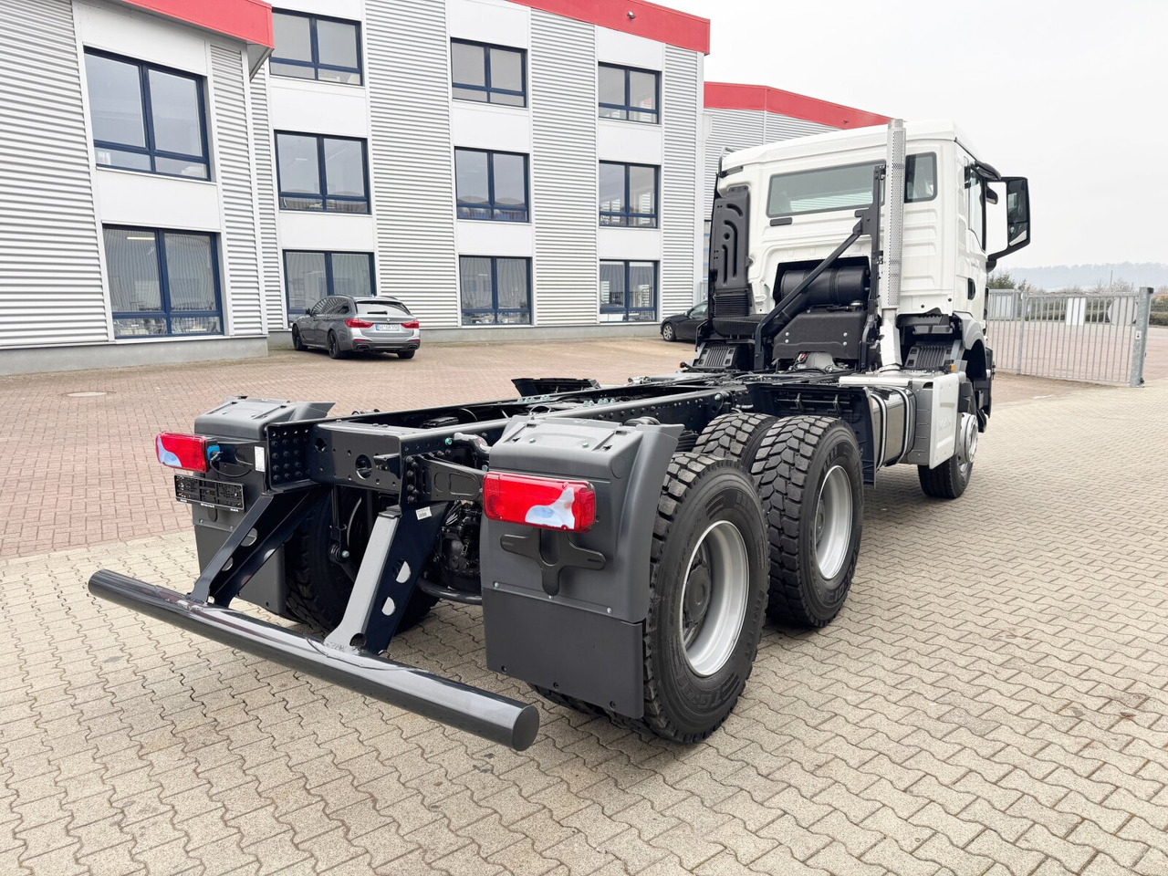 New Cab chassis truck MAN TGS 33.440 6x4 BB TGS 33.440 6x4 BB: picture 9 New Cab chassis truck MAN TGS 33.440 6x4 BB TGS 33.440 6x4 BB: picture 9