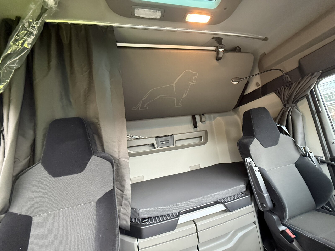 MAN TGX 26.470 6x2-4 BL TGX 26.470 6x2-4 BL, Lenk-/Liftachse, Retarder, Navi, Heckkran Atlas AK 170.2-A2 - Crane truck, Dropside/ Flatbed truck: picture 3 MAN TGX 26.470 6x2-4 BL TGX 26.470 6x2-4 BL, Lenk-/Liftachse, Retarder, Navi, Heckkran Atlas AK 170.2-A2 - Crane truck, Dropside/ Flatbed truck: picture 3