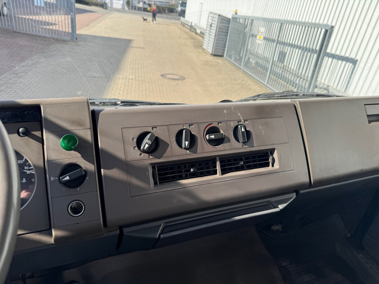 Mercedes-Benz 1314 K 4x2 1314 K 4x2, 6-Zylinder Motor, 2x AHK - Tipper: picture 5 Mercedes-Benz 1314 K 4x2 1314 K 4x2, 6-Zylinder Motor, 2x AHK - Tipper: picture 5