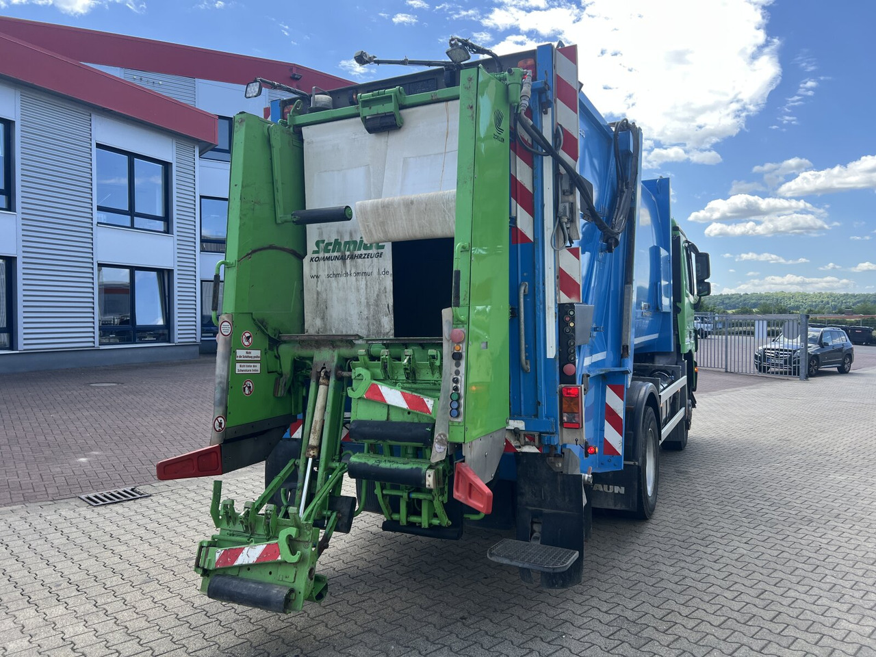 Garbage truck for transportation of garbage Mercedes-Benz Actros 2032 LA 4x4 Actros 2032 LA 4x4, Faun Variopress 310 ca. 10m³, Zöller Schüttung: picture 10