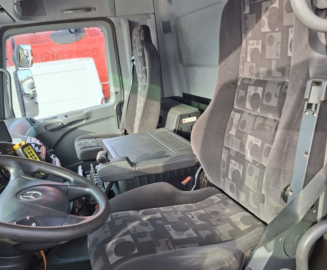 Mercedes-Benz Actros 4146 K 8x4/4 Actros 4146 K 8x4/4, Retarder, Kran Hiab XS 477 E-7 HiPro, Seilwinde, 2x Funk - Hook lift truck, Crane truck: picture 3 Mercedes-Benz Actros 4146 K 8x4/4 Actros 4146 K 8x4/4, Retarder, Kran Hiab XS 477 E-7 HiPro, Seilwinde, 2x Funk - Hook lift truck, Crane truck: picture 3