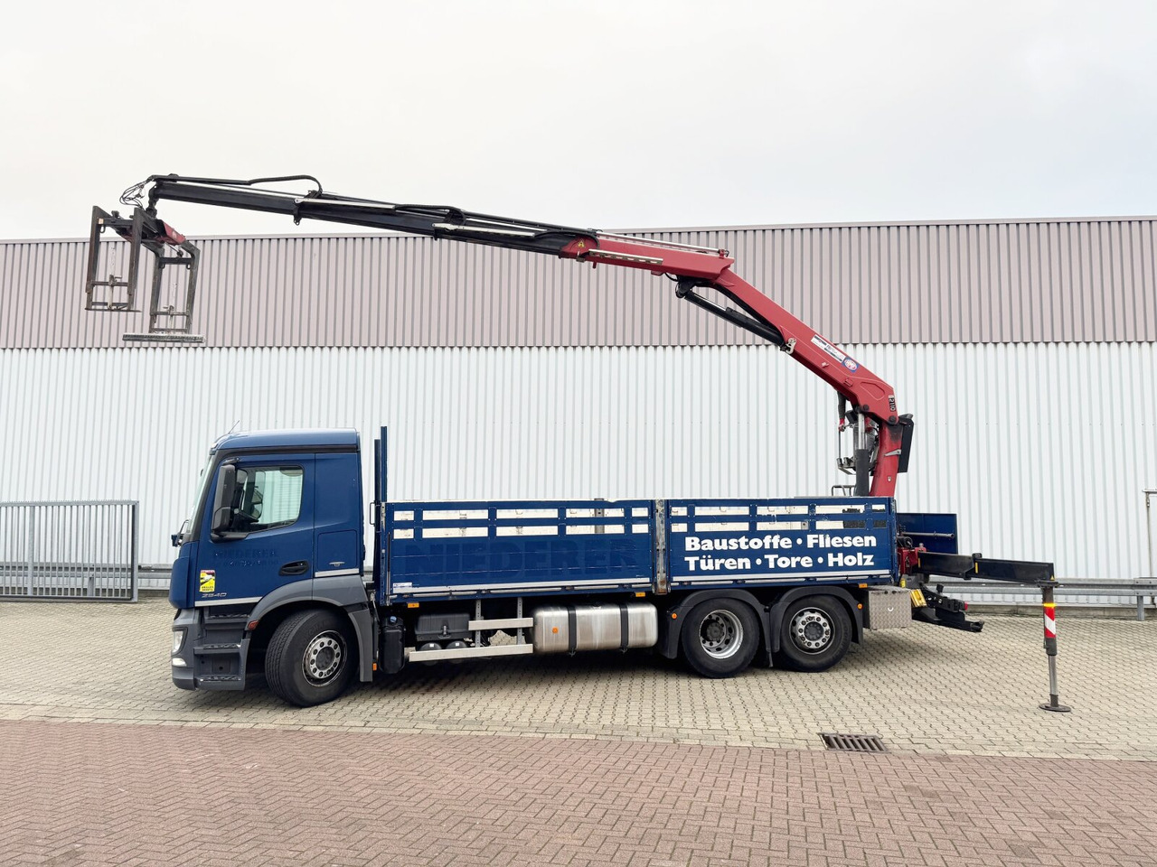 Crane truck, Dropside/ Flatbed truck Mercedes-Benz Antos 2540 L 6x2 Antos 2540 L 6x2, Lenkachse, HMF 2110-L3 Heckkran: picture 13