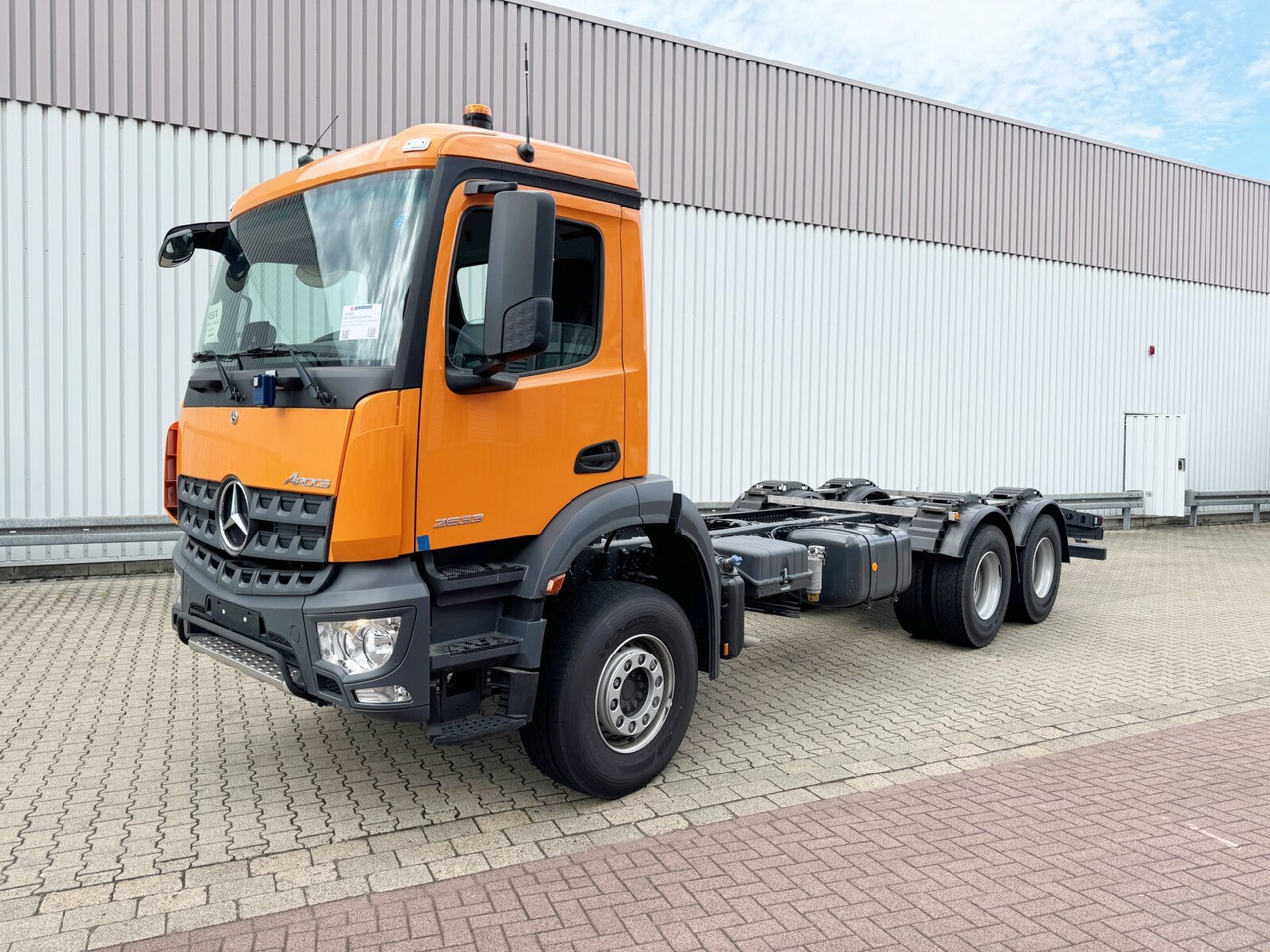 Mercedes-Benz Arocs 2633 6x4 Arocs 2633 6x4, 2x Nebenantrieb - Cab chassis truck: picture 1 Mercedes-Benz Arocs 2633 6x4 Arocs 2633 6x4, 2x Nebenantrieb - Cab chassis truck: picture 1