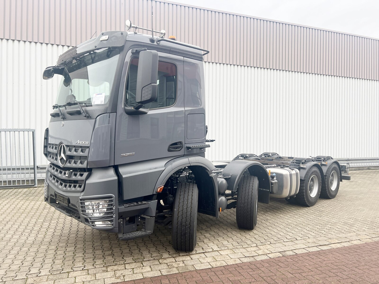 Mercedes-Benz Arocs 3251 L 8x4/4 Arocs 3251 L 8x4/4, mit Motorabtrieb C plus NA - Cab chassis truck: picture 1 Mercedes-Benz Arocs 3251 L 8x4/4 Arocs 3251 L 8x4/4, mit Motorabtrieb C plus NA - Cab chassis truck: picture 1