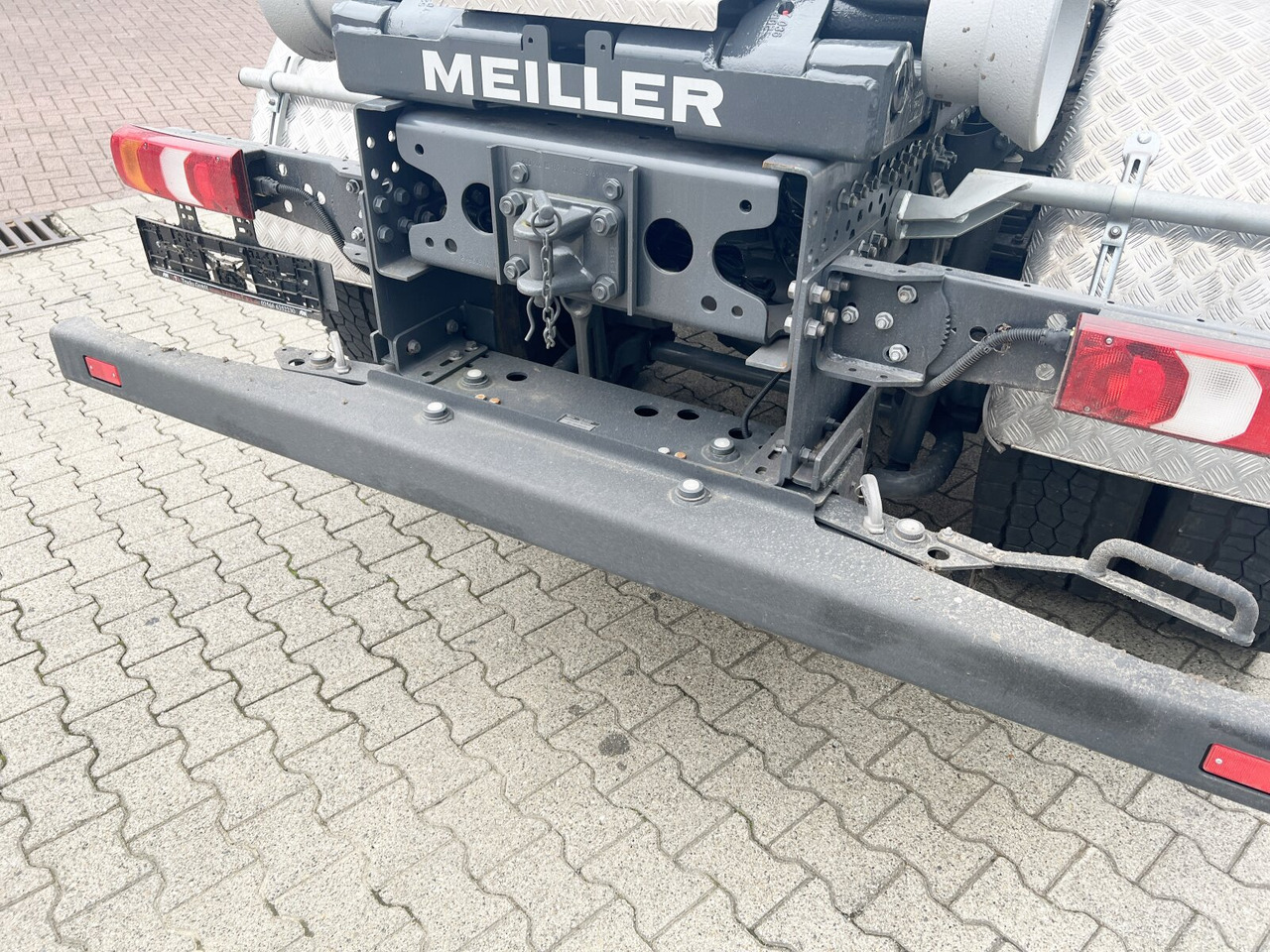 Mercedes-Benz Arocs 4142/48 8x4/4 Arocs 4142/48 8x4/4, Grounder, Meiller RS26 62-K, Funk, Motorabtrieb - Hook lift truck: picture 3 Mercedes-Benz Arocs 4142/48 8x4/4 Arocs 4142/48 8x4/4, Grounder, Meiller RS26 62-K, Funk, Motorabtrieb - Hook lift truck: picture 3