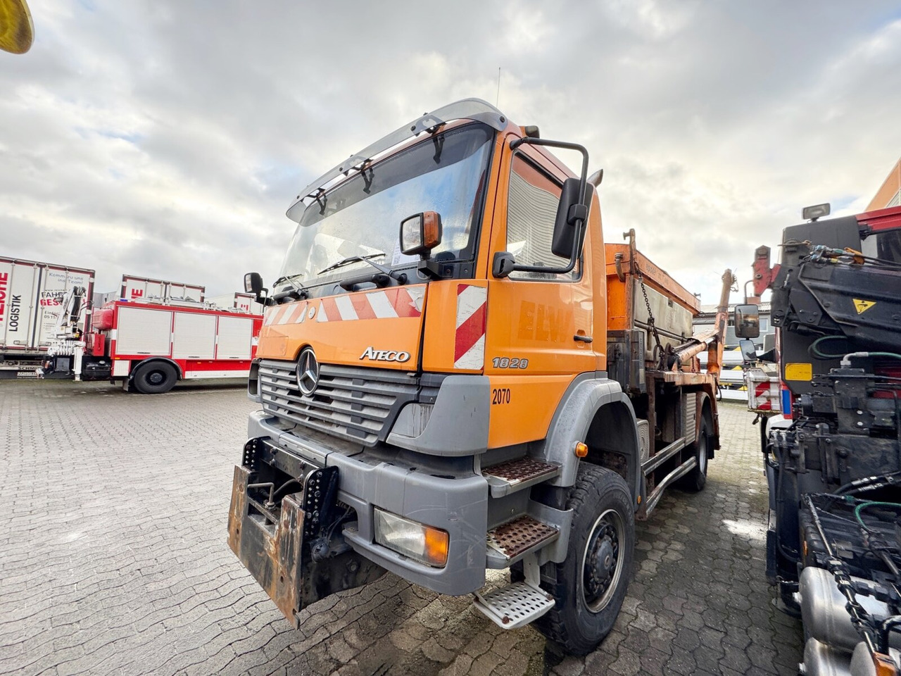 Mercedes-Benz Atego 1828 4x4 Atego 1828 4x4, Tele-Absetzer, Winterdienstausstattung - Skip loader truck: picture 3 Mercedes-Benz Atego 1828 4x4 Atego 1828 4x4, Tele-Absetzer, Winterdienstausstattung - Skip loader truck: picture 3
