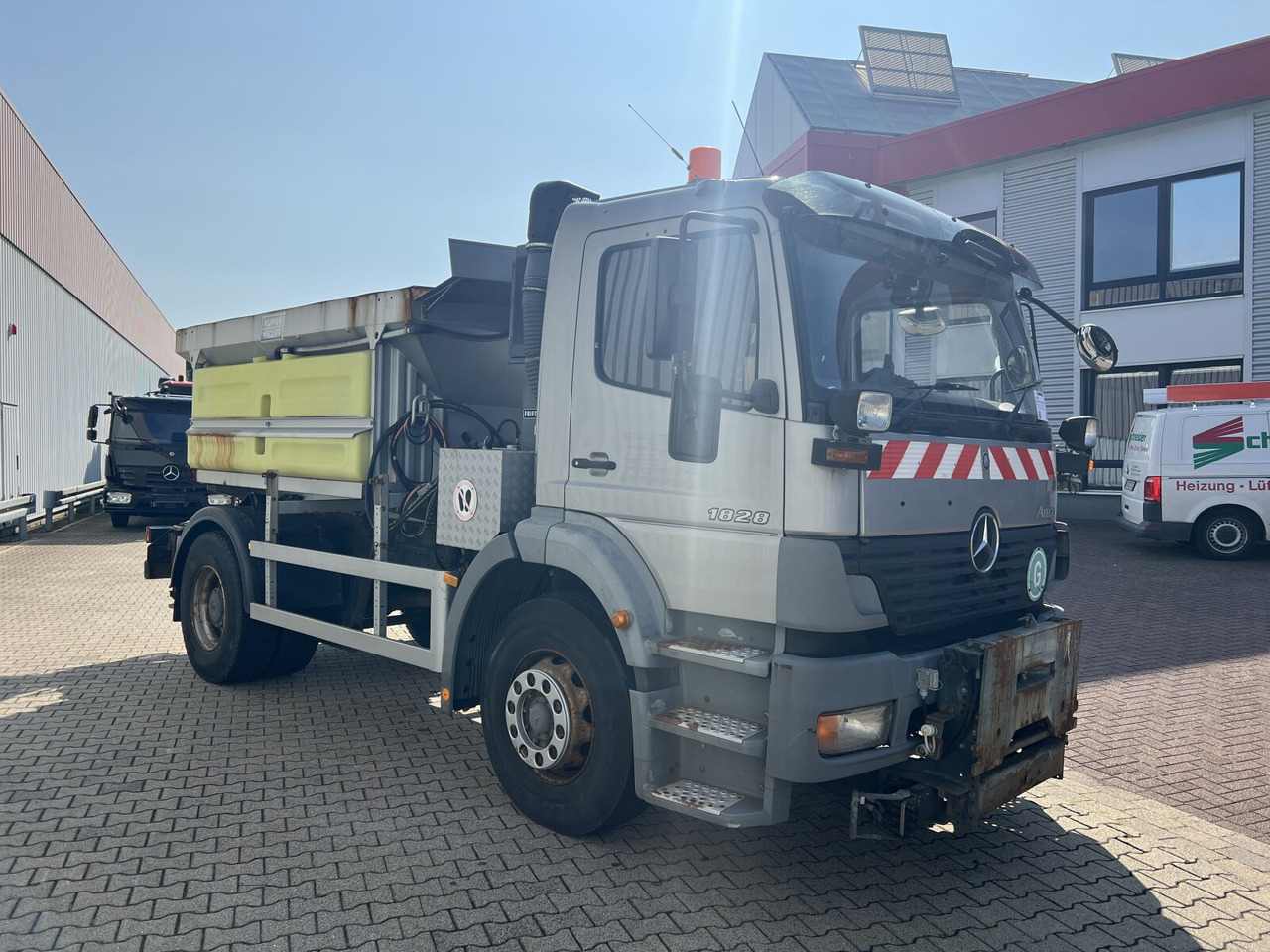 Mercedes-Benz Atego 1828 L 4x2 Atego 1828 L 4x2, Rechtslenker, Winterdienstaustattung - Cab chassis truck: picture 5 Mercedes-Benz Atego 1828 L 4x2 Atego 1828 L 4x2, Rechtslenker, Winterdienstaustattung - Cab chassis truck: picture 5