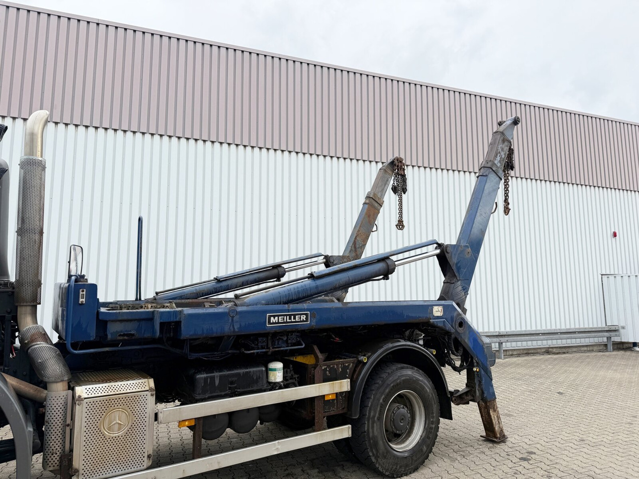 Mercedes-Benz Axor 1824 AK 4x4 Axor 1824 AK 4x4, Tele-Absetzer, Winterdienstausstattung - Skip loader truck: picture 2 Mercedes-Benz Axor 1824 AK 4x4 Axor 1824 AK 4x4, Tele-Absetzer, Winterdienstausstattung - Skip loader truck: picture 2