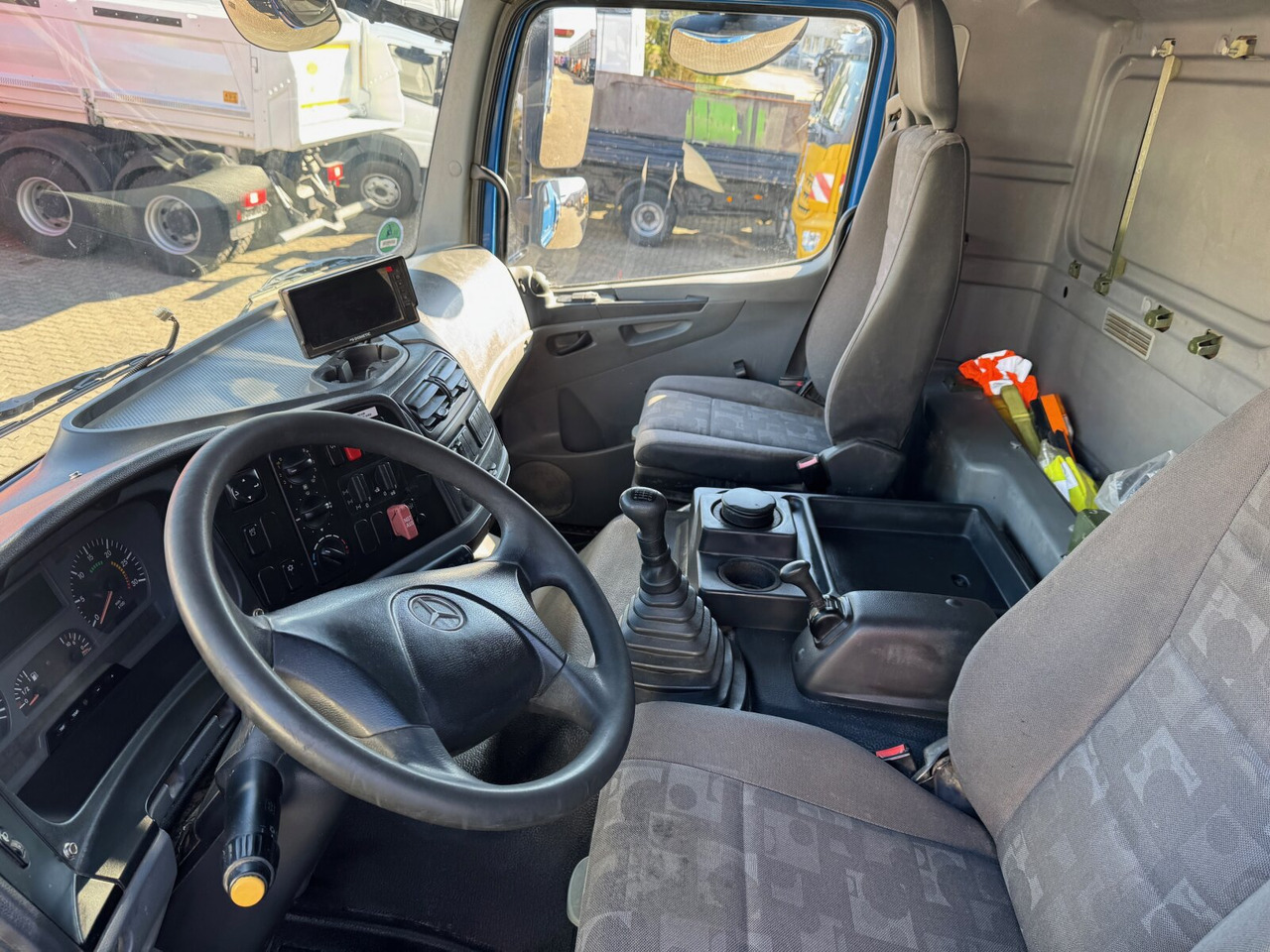 Mercedes-Benz Axor 1829 A 4x4 Axor 1829 A 4x4, Willig Tank ca. 8500l, 2 Kammern - Tank truck: picture 5 Mercedes-Benz Axor 1829 A 4x4 Axor 1829 A 4x4, Willig Tank ca. 8500l, 2 Kammern - Tank truck: picture 5