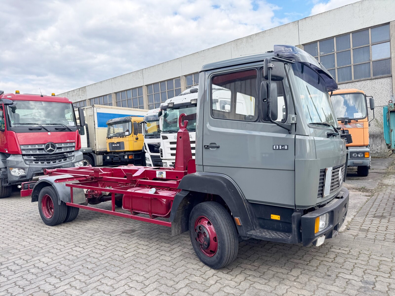 Mercedes-Benz LK 814 4x2 LK 814 4x2, 6-Zylinder, City-Abroller - Hook lift truck: picture 1 Mercedes-Benz LK 814 4x2 LK 814 4x2, 6-Zylinder, City-Abroller - Hook lift truck: picture 1