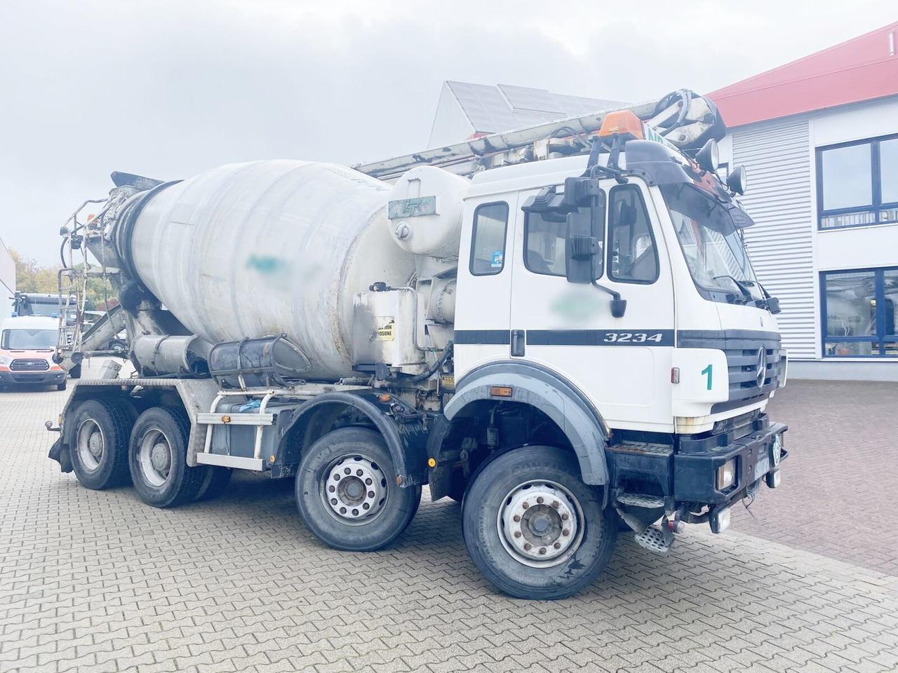 Concrete mixer truck Mercedes-Benz SK II 3234 B 8x4/4 SK II 3234 B 8x4/4, LT Betonmischer, Förderband, Funk, 9cbm: picture 9