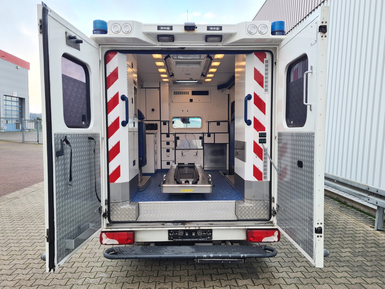 Mercedes-Benz Sprinter 516 CDI 4x2 Sprinter 516 CDI 4x2, Rettungswagen - Panel van: picture 5 Mercedes-Benz Sprinter 516 CDI 4x2 Sprinter 516 CDI 4x2, Rettungswagen - Panel van: picture 5