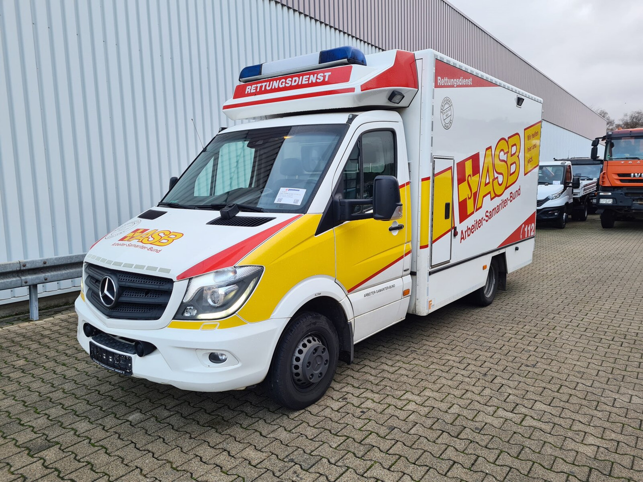 Mercedes-Benz Sprinter 516 CDI 4x2 Sprinter 516 CDI 4x2, Rettungswagen - Panel van: picture 1 Mercedes-Benz Sprinter 516 CDI 4x2 Sprinter 516 CDI 4x2, Rettungswagen - Panel van: picture 1