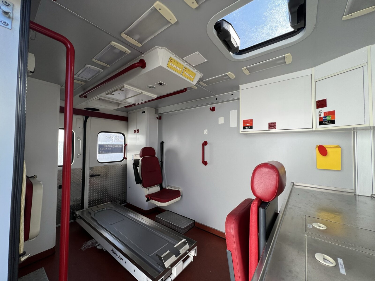 Mercedes-Benz Sprinter 516 CDI 4x2 Sprinter 516 CDI 4x2, Rettungswagen, Retarder - Ambulance: picture 2 Mercedes-Benz Sprinter 516 CDI 4x2 Sprinter 516 CDI 4x2, Rettungswagen, Retarder - Ambulance: picture 2