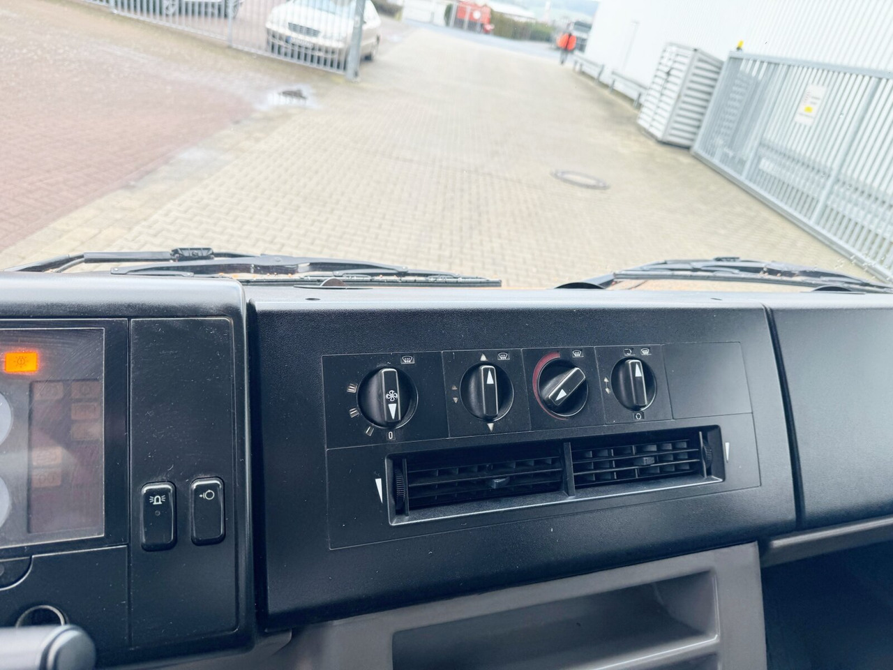 Lease a Mercedes-Benz Vario 816 D 4x2 Doka Vario 816 D 4x2 Doka, 2x AHK, Meiller Kipper, Ex-Stadtverwaltung Mercedes-Benz Vario 816 D 4x2 Doka Vario 816 D 4x2 Doka, 2x AHK, Meiller Kipper, Ex-Stadtverwaltung: picture 5