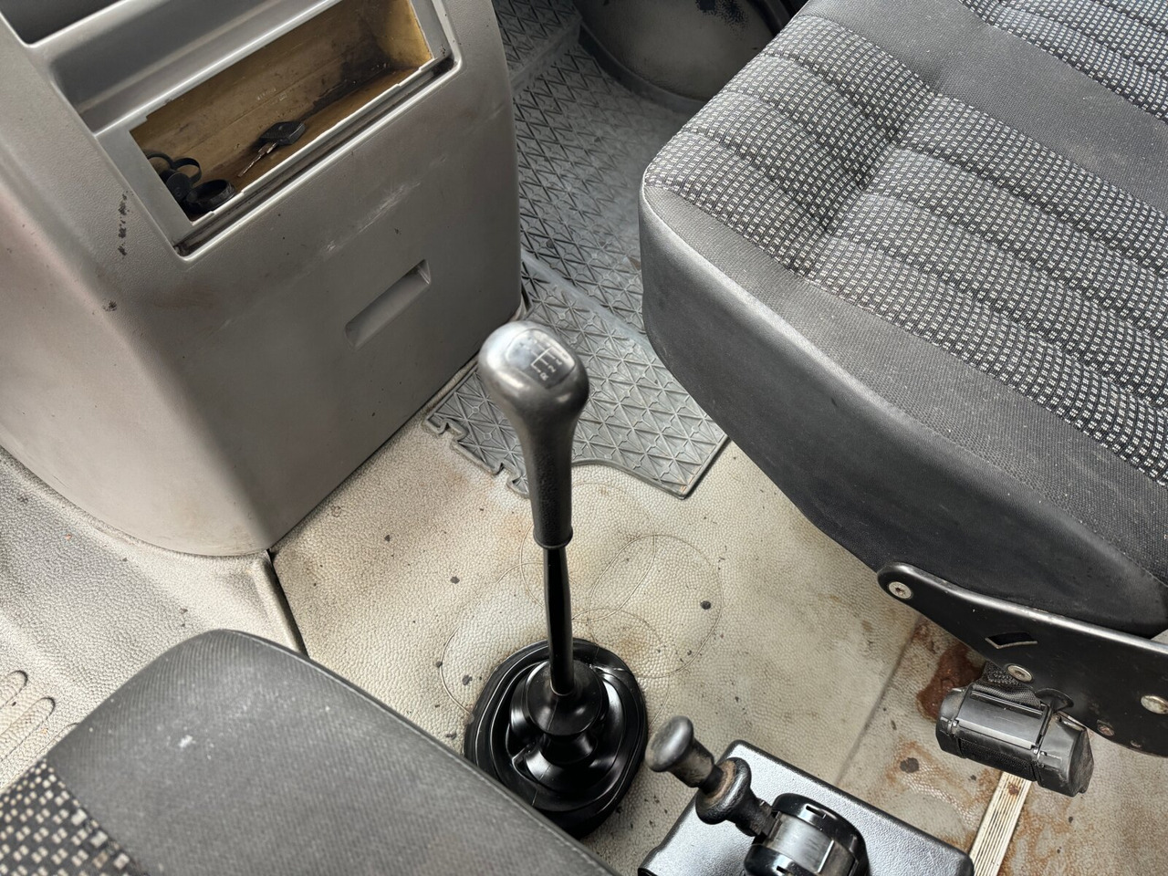 Lease a Mercedes-Benz Vario 816 D 4x2 Doka Vario 816 D 4x2 Doka, 2x AHK, Meiller Kipper, Ex-Stadtverwaltung Mercedes-Benz Vario 816 D 4x2 Doka Vario 816 D 4x2 Doka, 2x AHK, Meiller Kipper, Ex-Stadtverwaltung: picture 4