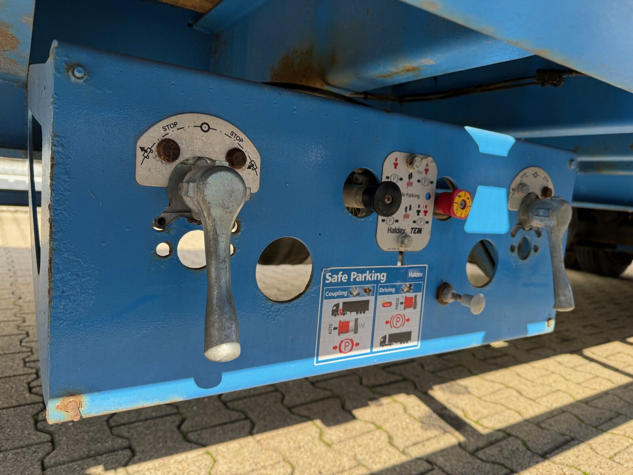 Scorpion 3-Achs Tiefladeanhänger Scorpion 3-Achs Tiefladeanhänger, Liftachse, pneumatische Auffahrrampen - Low loader trailer: picture 3 Scorpion 3-Achs Tiefladeanhänger Scorpion 3-Achs Tiefladeanhänger, Liftachse, pneumatische Auffahrrampen - Low loader trailer: picture 3