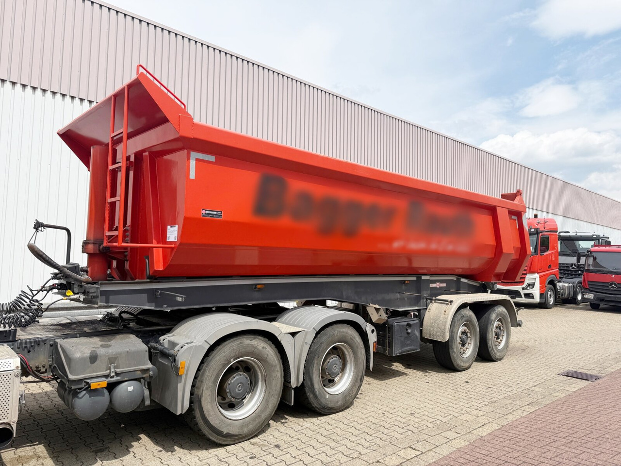 2A-SA Kippauflieger ca. 24m³ HEUSER 2A-SA Kippauflieger ca. 24m³ - Semi-trailer: picture 1 2A-SA Kippauflieger ca. 24m³ HEUSER 2A-SA Kippauflieger ca. 24m³ - Semi-trailer: picture 1
