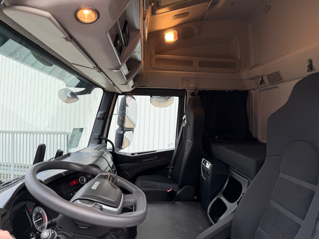 T-Way AT410T51/58 8x4 T-Way AT410T51/58 8x4, Retarder, Nebenantrieb, 4x VORHANDEN! - Cab chassis truck: picture 2 T-Way AT410T51/58 8x4 T-Way AT410T51/58 8x4, Retarder, Nebenantrieb, 4x VORHANDEN! - Cab chassis truck: picture 2