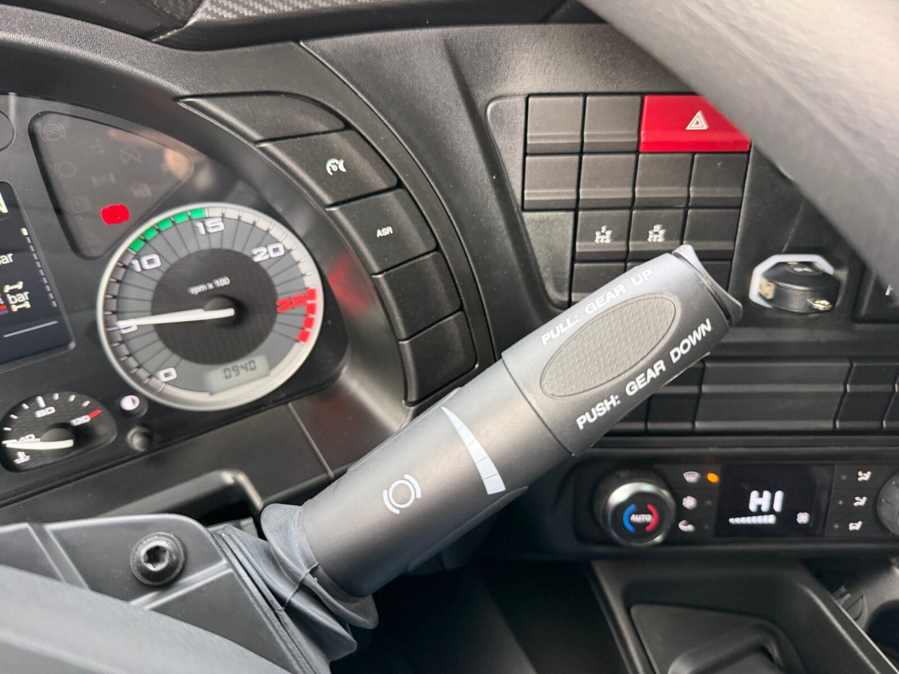 T-Way AT410T51 8x4 T-Way AT410T51 8x4, Retarder, Nebenantrieb, 4x VORHANDEN! - Cab chassis truck: picture 5 T-Way AT410T51 8x4 T-Way AT410T51 8x4, Retarder, Nebenantrieb, 4x VORHANDEN! - Cab chassis truck: picture 5