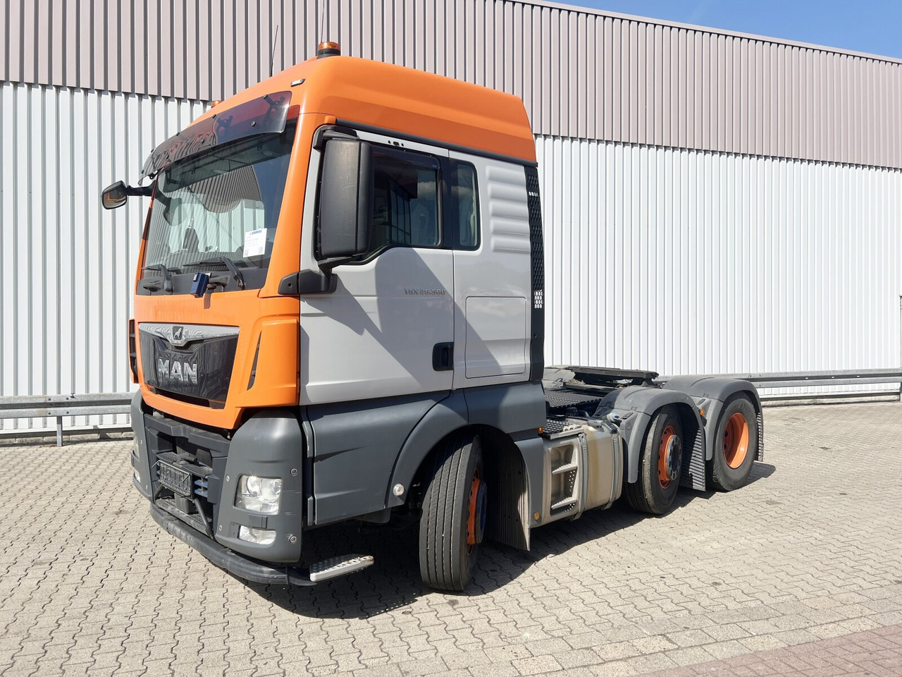 MAN TGX 26.500 6X2/4 BLS TGX 26.500 6X2/4 BLS, Intarder, Vorlauflenk-/lift, Standklima, XXL-Fahrerhaus - Tractor unit: picture 1 MAN TGX 26.500 6X2/4 BLS TGX 26.500 6X2/4 BLS, Intarder, Vorlauflenk-/lift, Standklima, XXL-Fahrerhaus - Tractor unit: picture 1