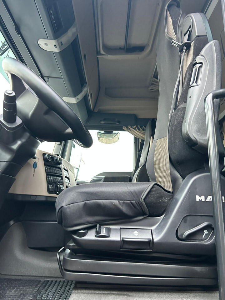 MAN TGX 33.580 6x4 BB TGX 33.580 6x4 BB, Retarder, zZGG 150.000kg - Tractor unit: picture 5 MAN TGX 33.580 6x4 BB TGX 33.580 6x4 BB, Retarder, zZGG 150.000kg - Tractor unit: picture 5