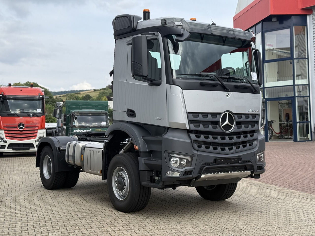 New Tractor unit Mercedes-Benz Arocs 1853 AS 4x4 Arocs 1853 AS 4x4, Retarder, MultimediaCockpit, Navi: picture 10 New Tractor unit Mercedes-Benz Arocs 1853 AS 4x4 Arocs 1853 AS 4x4, Retarder, MultimediaCockpit, Navi: picture 10